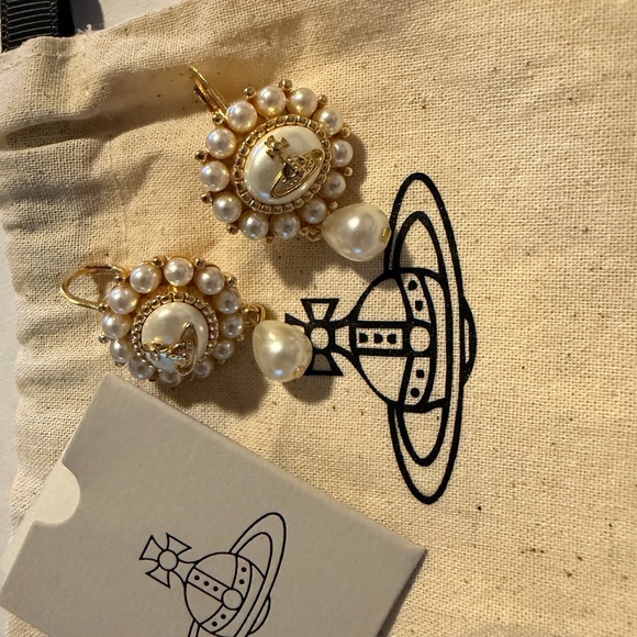 Vivienne Westwood Jewelry - Viviene westwood Amays Gold and Pearl Orb Earrings